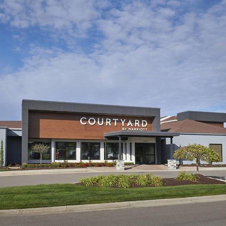 Courtyard By Marriott Detroit Troy Hotel Exterior photo