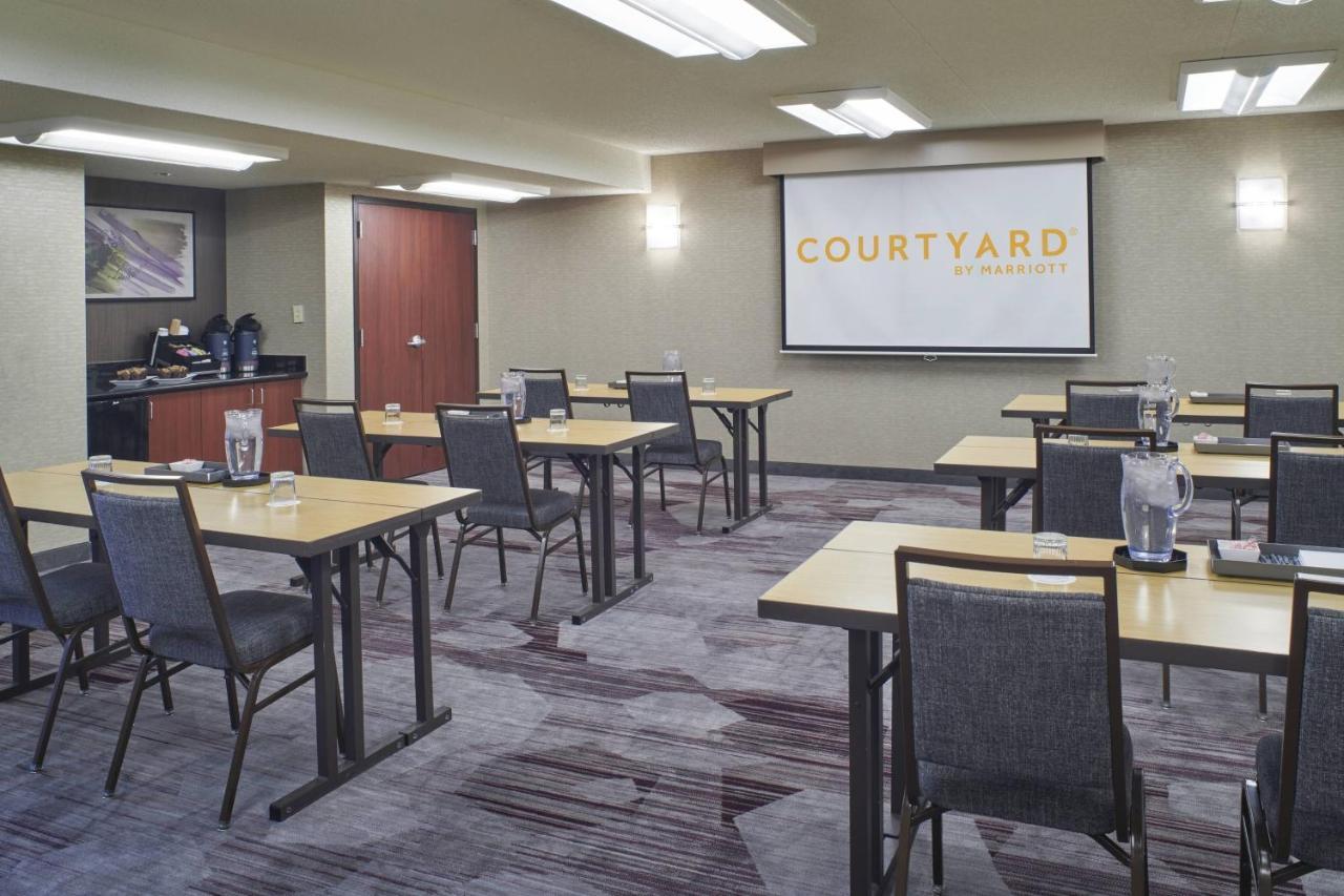 Courtyard By Marriott Detroit Troy Hotel Exterior photo