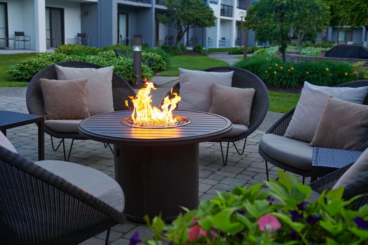 Courtyard By Marriott Detroit Troy Hotel Exterior photo