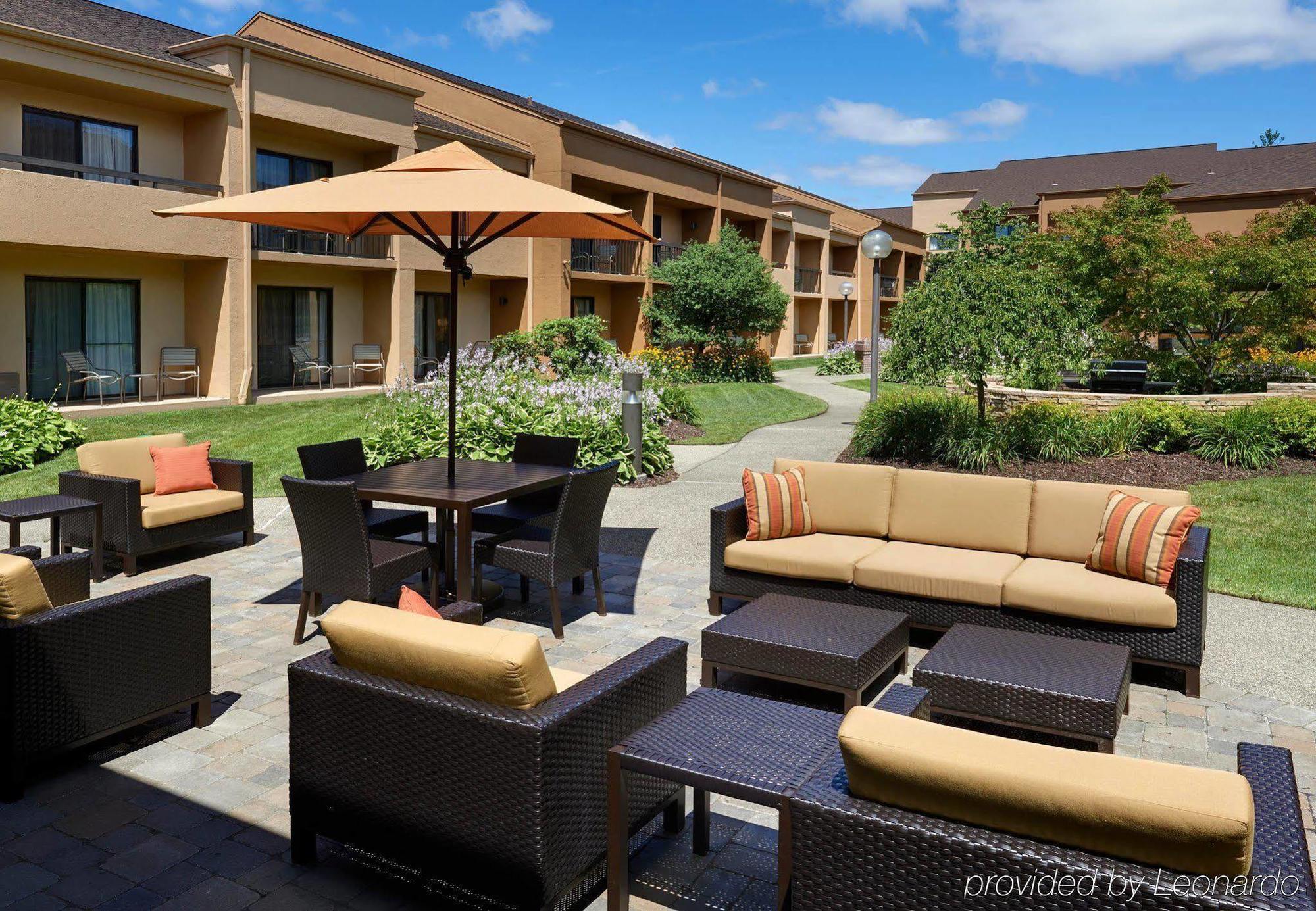 Courtyard By Marriott Detroit Troy Hotel Exterior photo